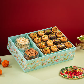 Pushp — Petals & Pastries Mother's Hamper