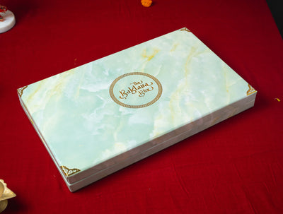 Royal Vega Gift Box with Specially Assorted Baklavas and Kunafas 1 Kg - THE BAKLAVA BOX